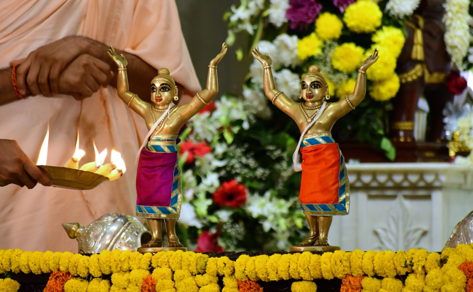 Templo Hare Krishna Curitiba - ISKCON - Todas as glórias a Sri Nityananda!  Seu aparecimento data de 1474, no povoado de Ekachakra, na Bengala  Ocidental (Índia). Todas as glórias a Sri Sri