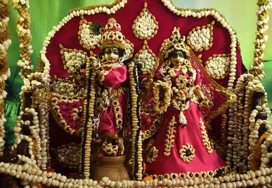 Vastra Abharana Seva